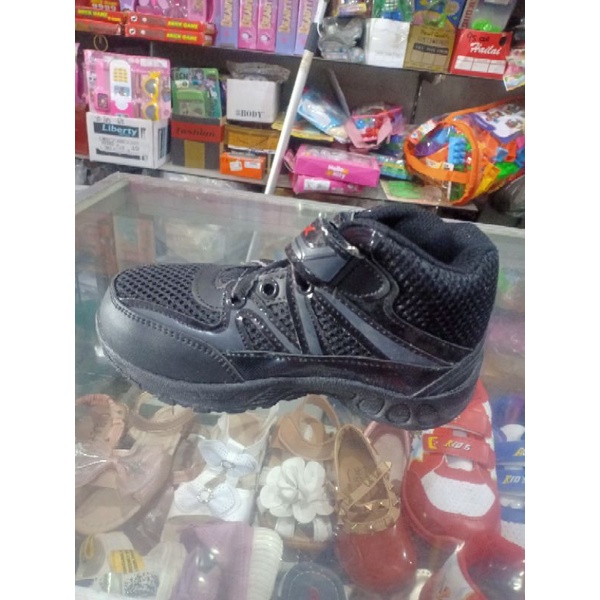 sepatu sekolah hitam polos tali merek Comex bod size 28-30