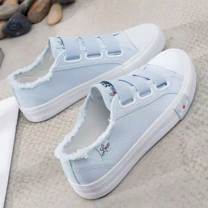Sepatu Sneaker Canvas Putih Fashion Wanita Import
