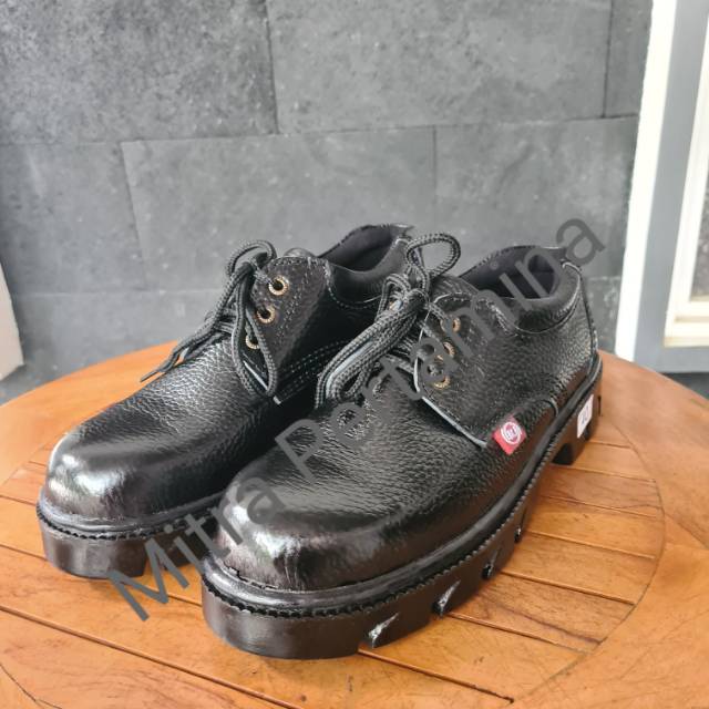 Sepatu Safety Pendek Bertali