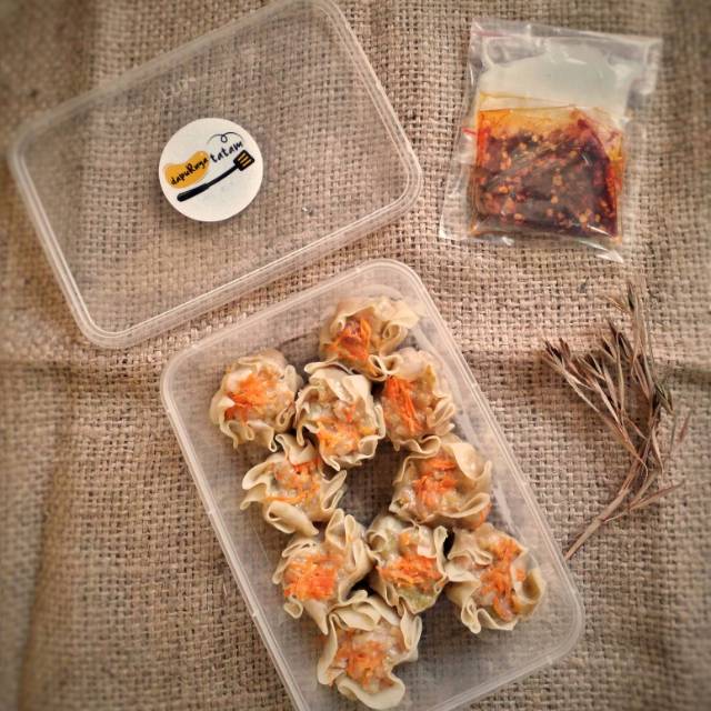 

SIOMAY DIMSUM AYAM WITH CHILLI OIL + MAYO, ISI 10