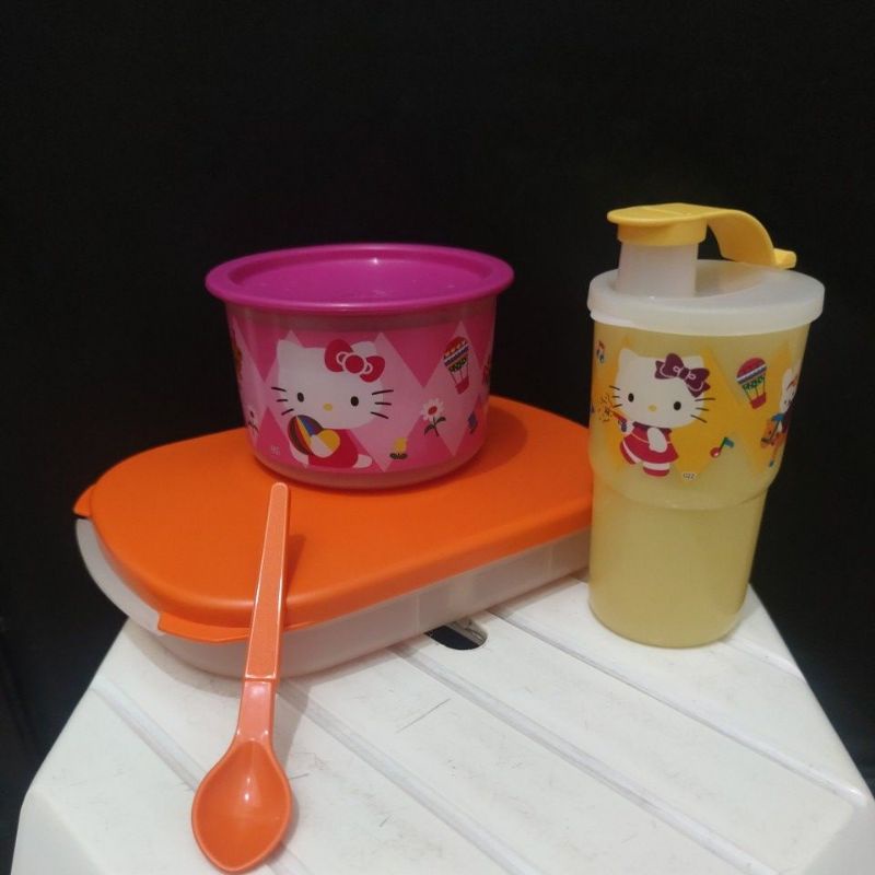 Tupperware - China - Hello Kitty Set