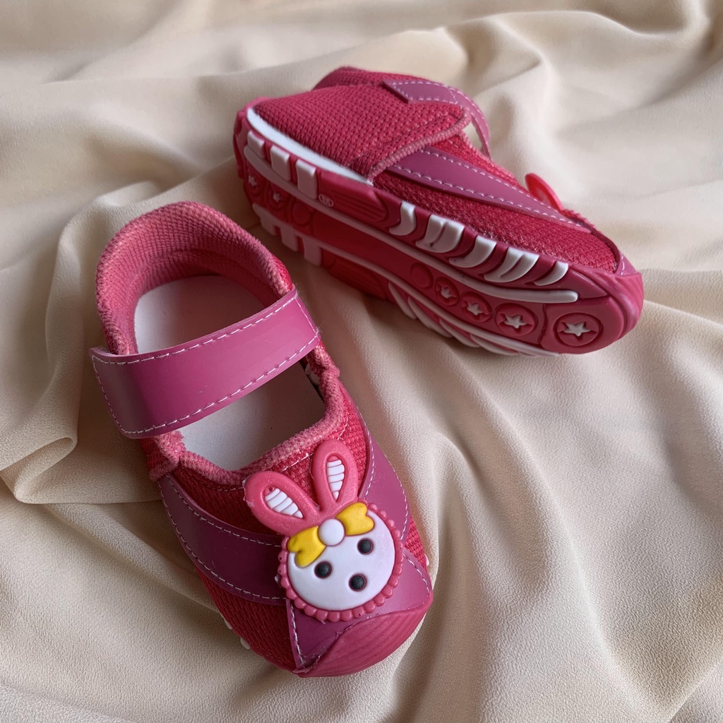 Sepatu Sandal Velcro Sandal Anak perempuan Gaya Baru Musim Panas Sandal Anti-Slip SEPATU ANAK  BAYI PEREMPUAN SOL KARET MOTIF KELINCI LUCU USIA 1-3 TAHUN TERBARU TERLARIS KERETAN TERMURAH TERLARIS KASUAL SOL KARET KOREA LEMBUT IMPORT BAYI LAKI-LAKI