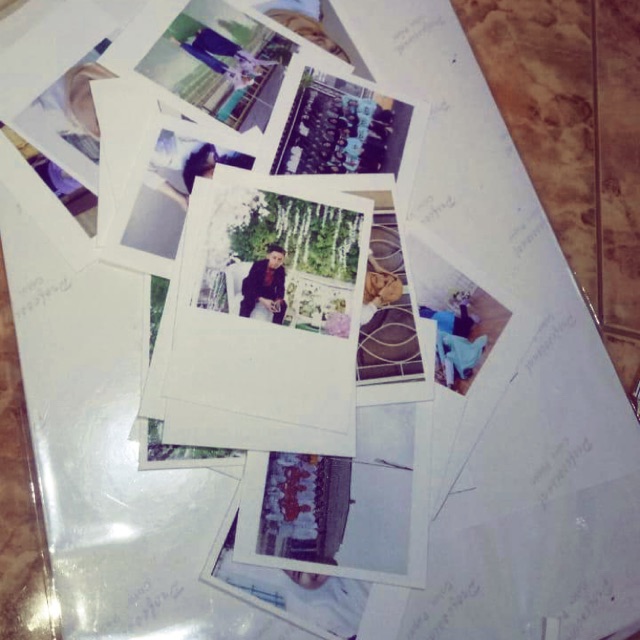 

Cetak foto polaroid. Kertas glossy 230gsm