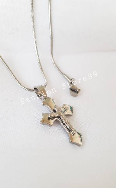 Kalung fashion salib Jesus white import titanium Antikarat Bestseller bestquality