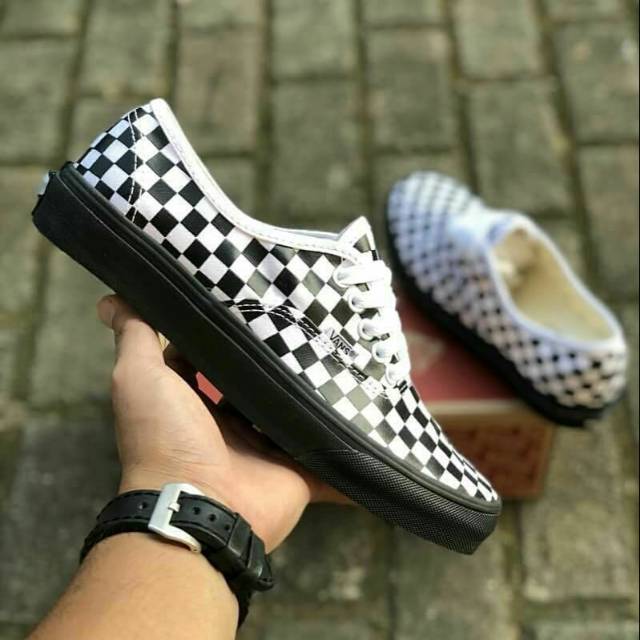 SEPATU43 VANS AUTHENTIC FULL BLACK HITAM POLOS WHITE PUTIH OLDSKOOL ERA SK8 PREMIUM BNIB ICC IFC DT