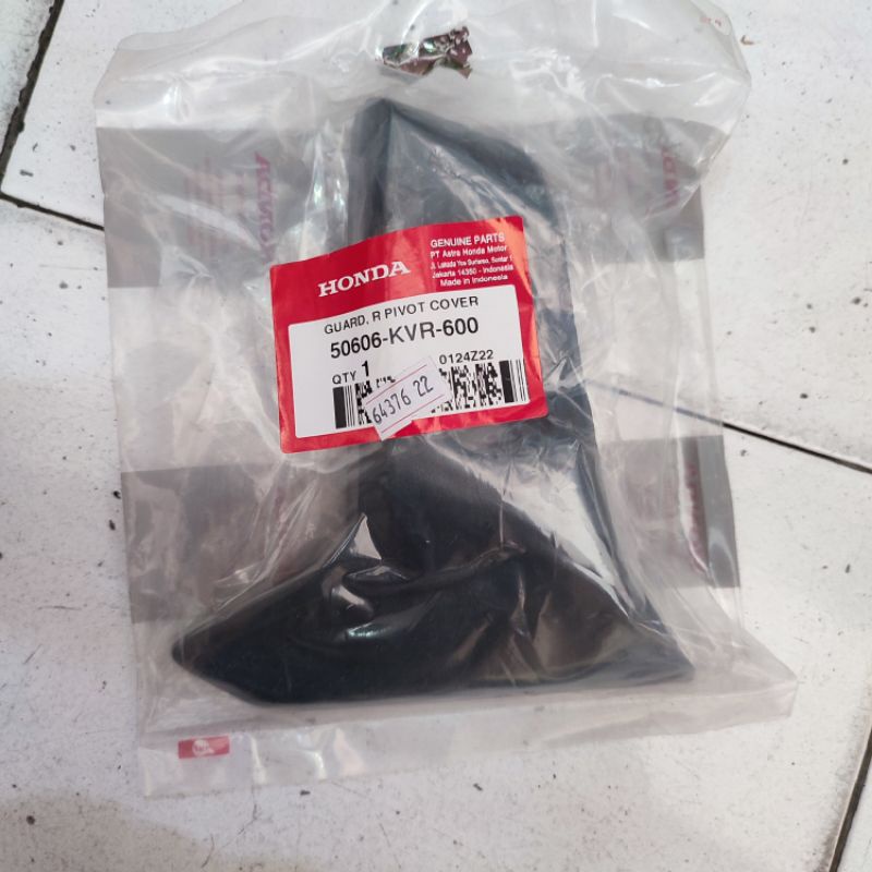 50606-KVR-600 Cover Dudukan Step Kanan ORI Honda Revo Supra X 125 Batman