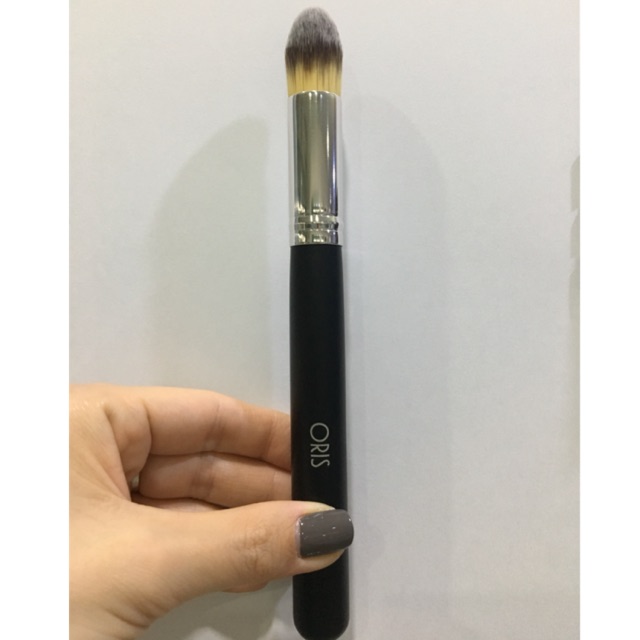Oris Pointed Contour Brush