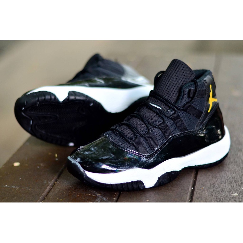 jordan retro 11 black and white high