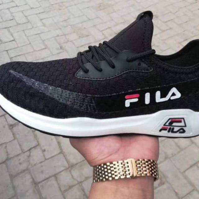 Sepatu olahraga/ sepatu cowok/ sepatu pria/ sepatu fila/ fila/ sepatu import/sepatu murah