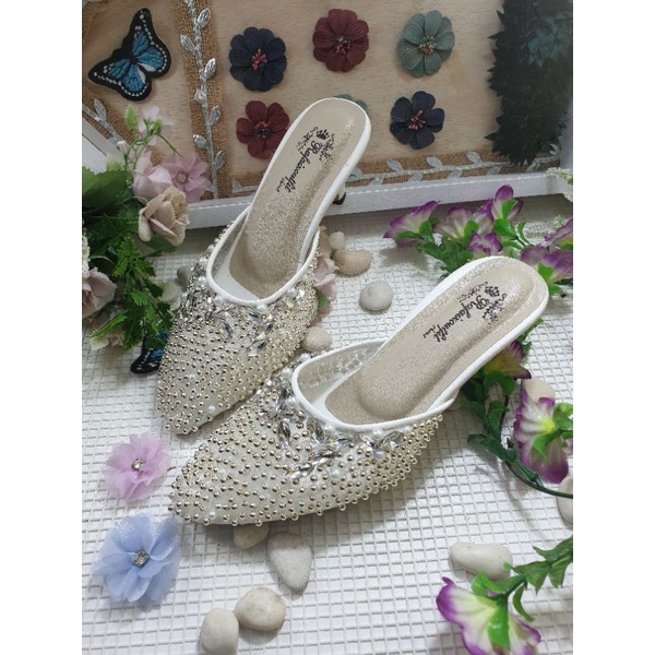 sepatu larrisma putih tinggi 5cm