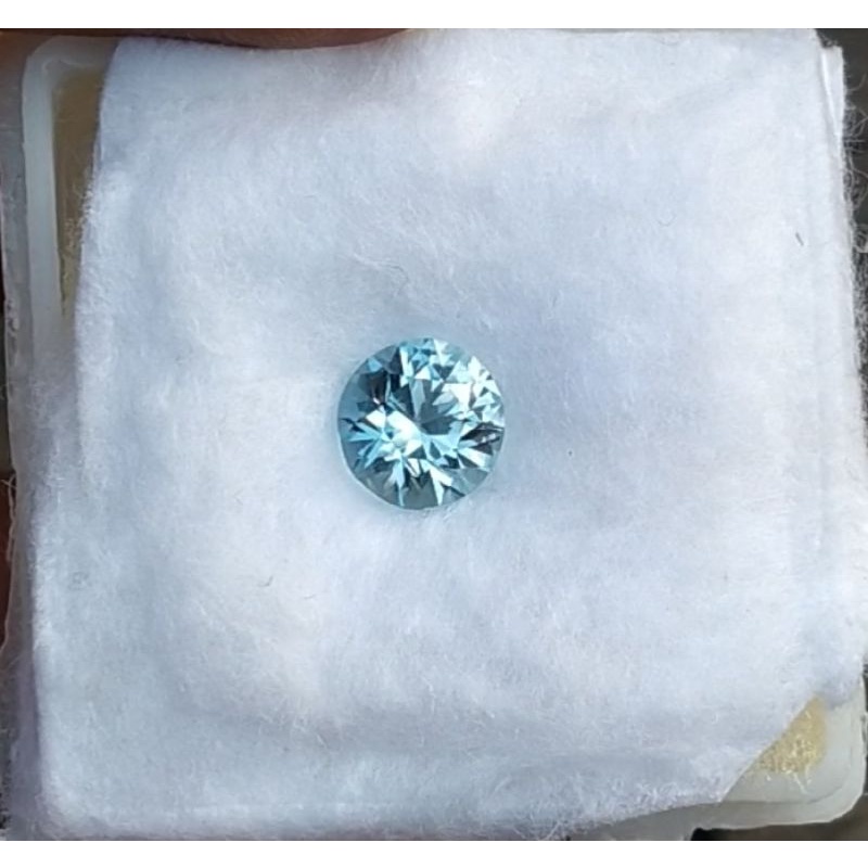 kecubung Kalimantan warna biru laut 6x6 mm