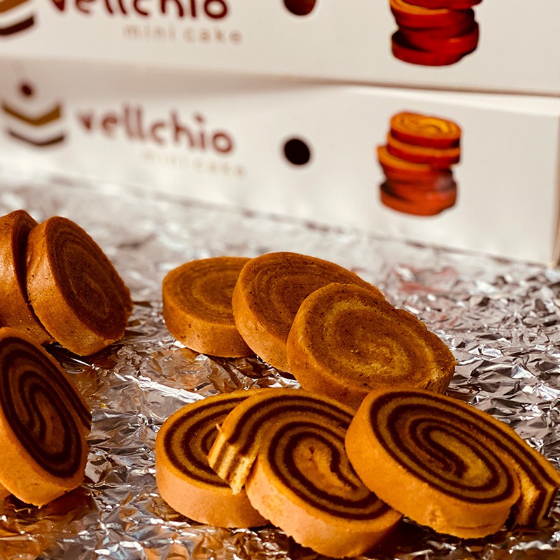 

LAPIS LEGIT ROLL COKELAT DAN SPEKUK (ISI 2 ROLL)