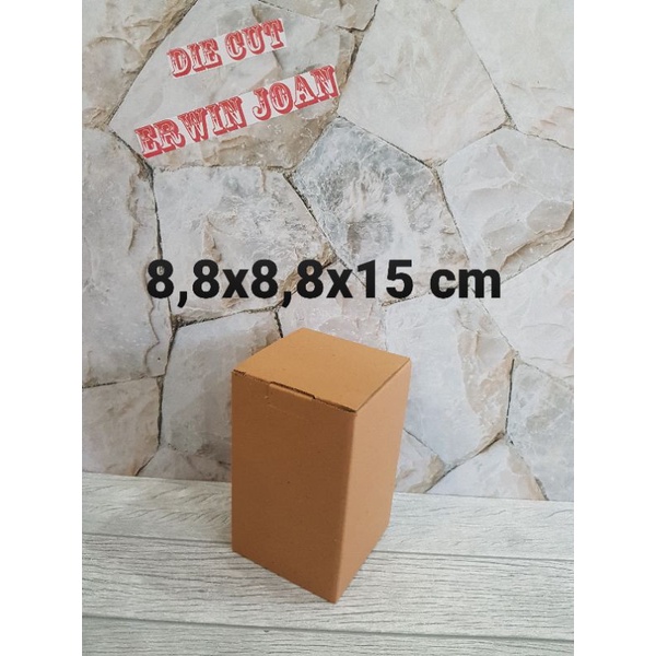 

Kardus Box uk. 8,8x8,8x15 cm Kotak Die Cut Botol DB