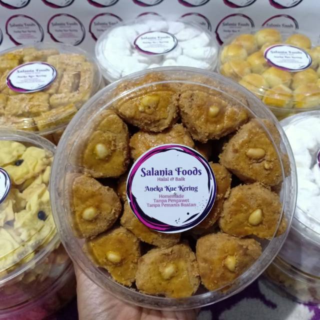 

Kue kacang slania