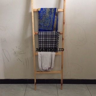 Ladder hanger / tangga kayu / rak mukena / rak jilbab / rak sajadah