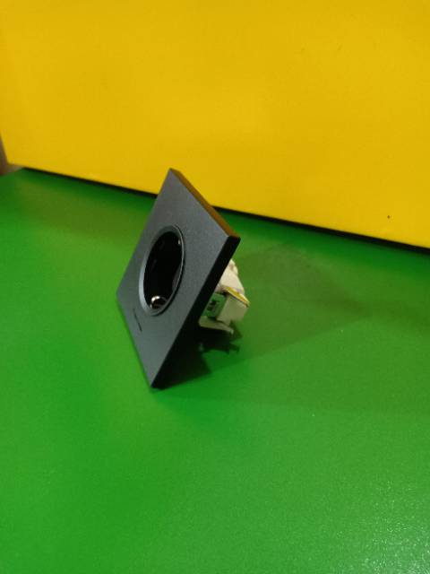 Stopkontak panasonic hitam with child protection
