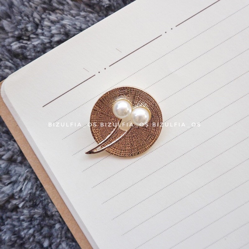 Brooch / bros cantik / bros jilbab / bros murah / bros murmer / bros love / bros geometri / Bros Mewah Bros Elegan Bros Hijab Bros Kebaya Bros Dada bros Tuspin Bros Pin Btrooch Korean Style Brooch AKsesories Jilbab Accessories BRS-B02 Bros Daily BZO-GOLD-CHERRYBUN