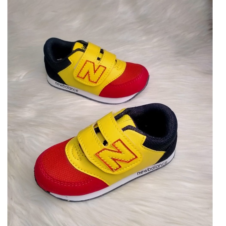 sepatu sneaker anak