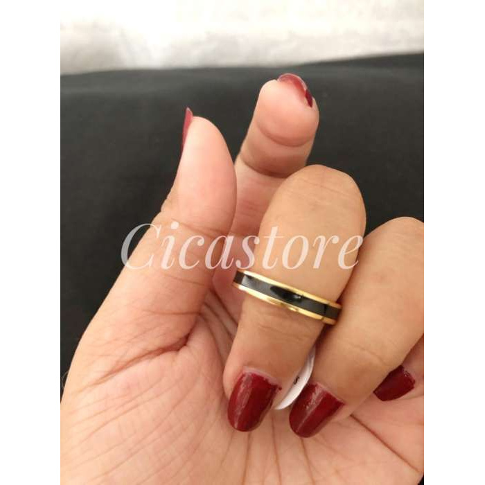 cincin titanium garis hitam /cincin fasion wanita dihiasi garis hitam