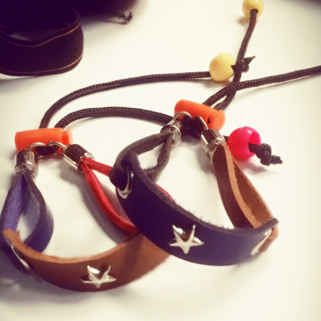 Gelang kulit, gelang pria wanita, gelang terbaru, gelang keren.