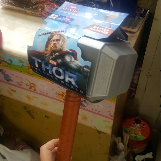 Mainan anak palu thor. Palu gada thor