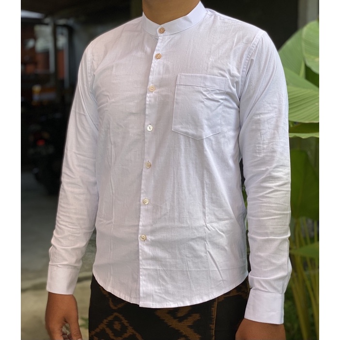 Kemeja semilinen putih
