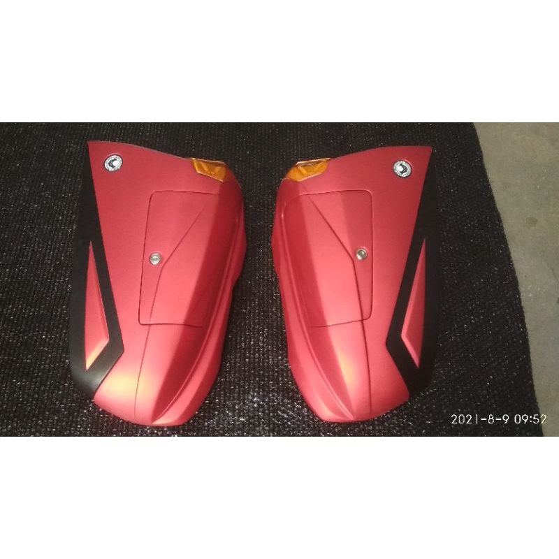 Box samping PCX 160.