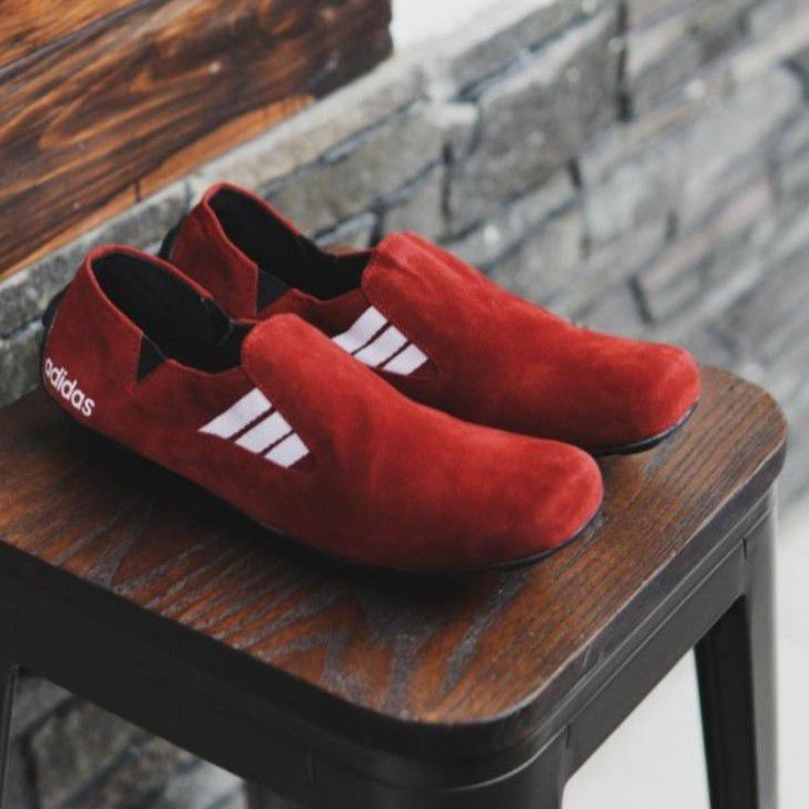 SEPATU ADIDAS SLIP ON CANVAS PRIA SANTAI HARIAN