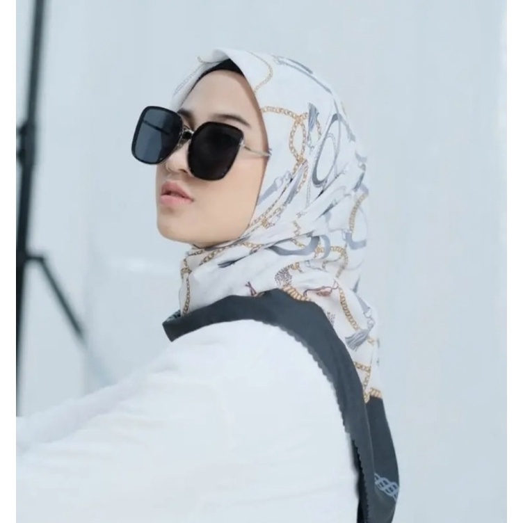 [PRELOVED] Vanilla Hijab Everyday Scarf Chain Series