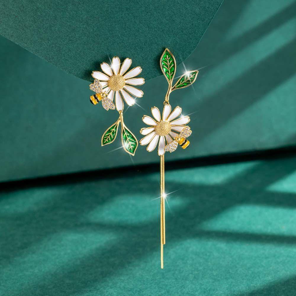 Mxbeauty Menjuntai Anting Temperamen Elegan Sederhana Lebah Asimetris Anting-Anting Daisy Kecil Bunga Matahari Telinga Aksesoris Wanita Stud Earrings