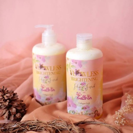 Vloowless Brightening Shower Scrub with Saffron