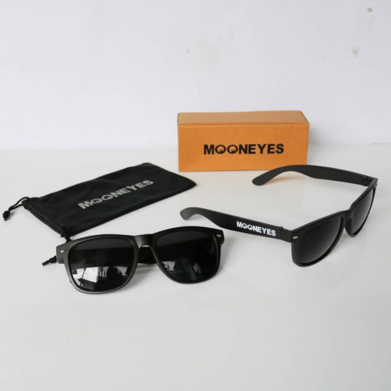 Kacamata pria mooneyes