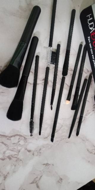 [HARGA /PAKET]KUAS MAKE UP ISI 12KUAS LEMBUT/BRUSH MAKEUP KALENG