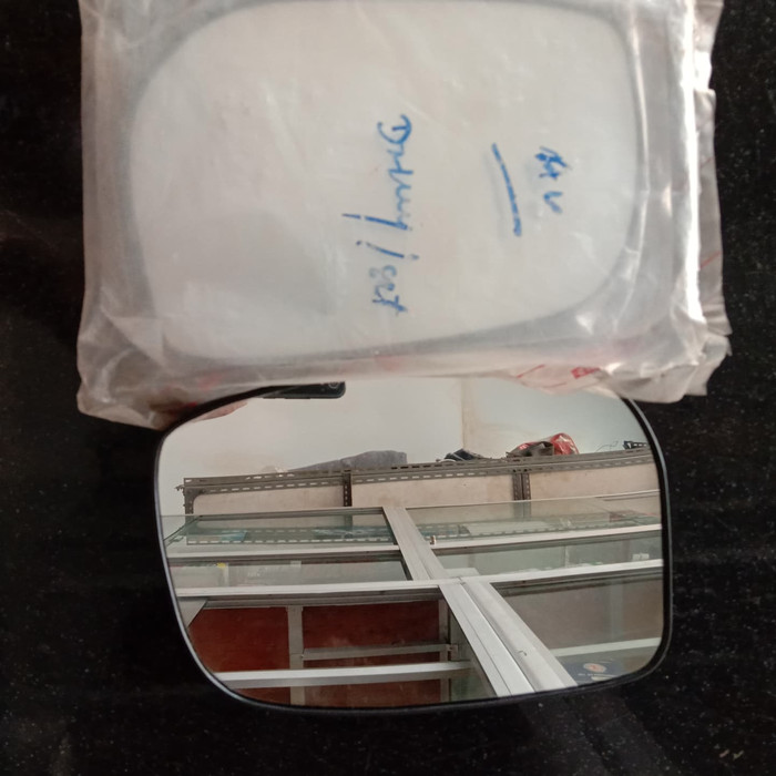 Kaca spion mobil avanza