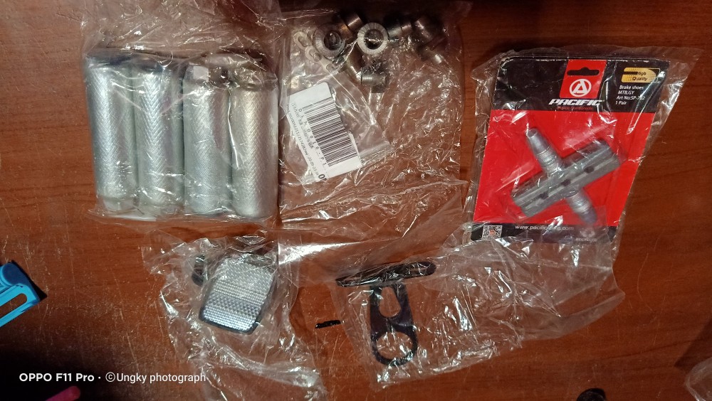 Hanger/tempat Dudukan Keranjang Sepeda