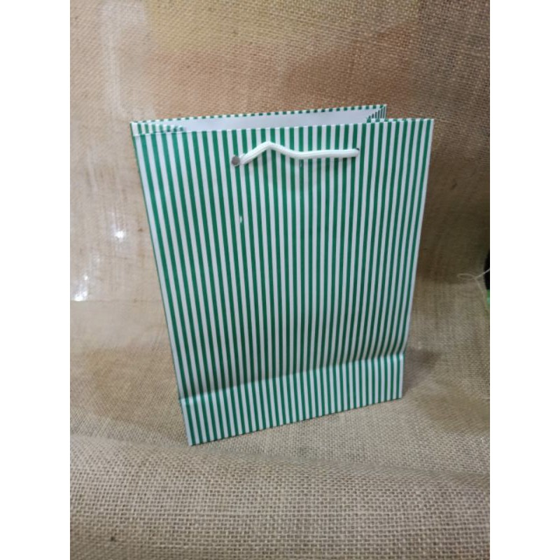 

paper bag garis salur hitam putih isi 12pcs terlaris dan termurah