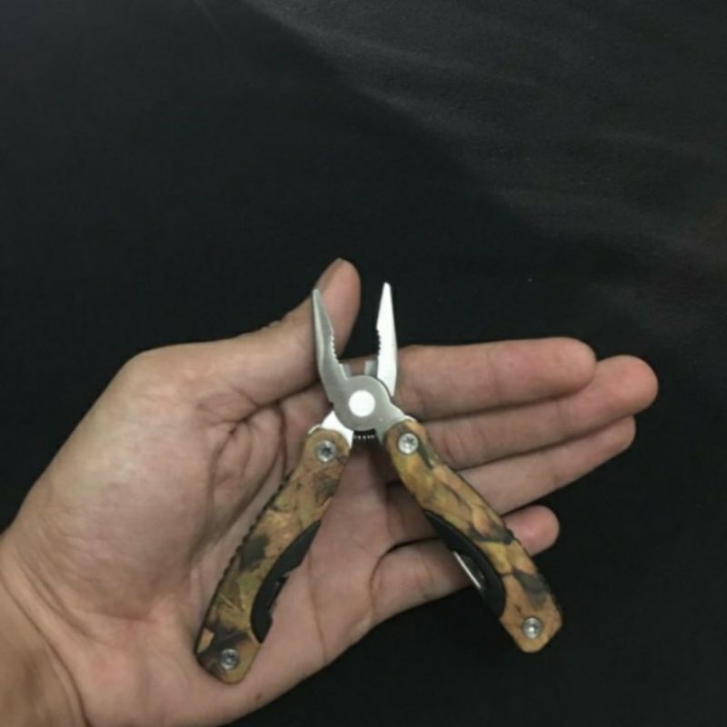 Tang Mini Multifungsi Tool Kit Tang Potong Kombinasi Pisau Lipat Senter Dll