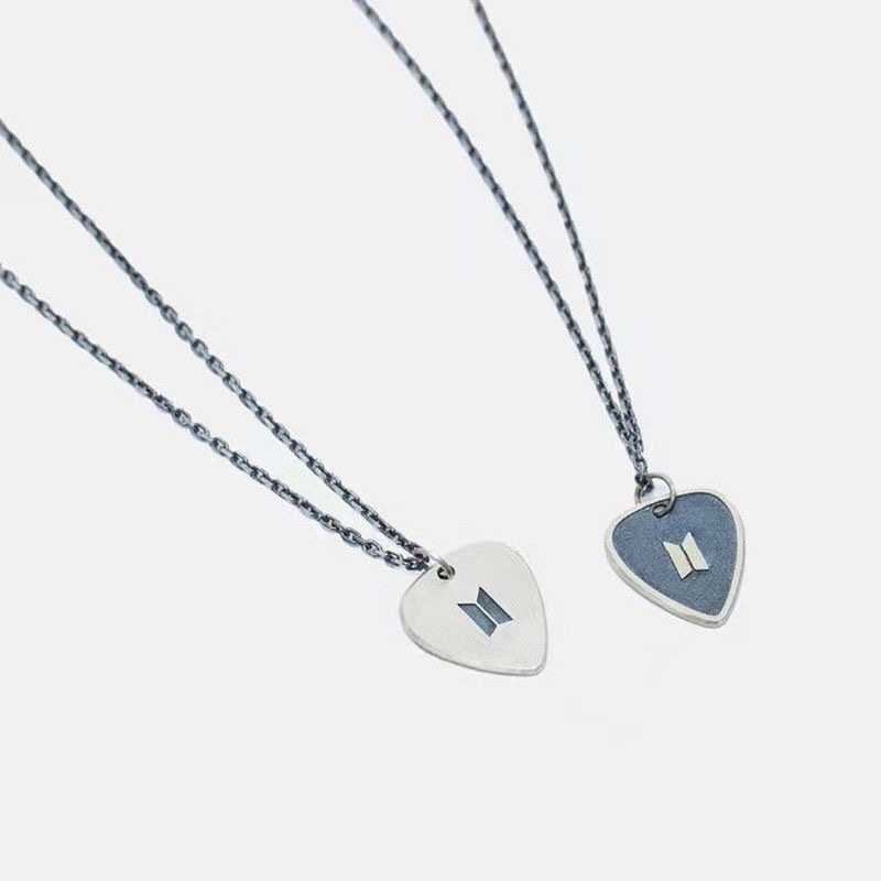 Kalung Rantai Dengan Liontin Pick Gitar BTS SUGA 2022 Bahan Alloy Untuk Wanita