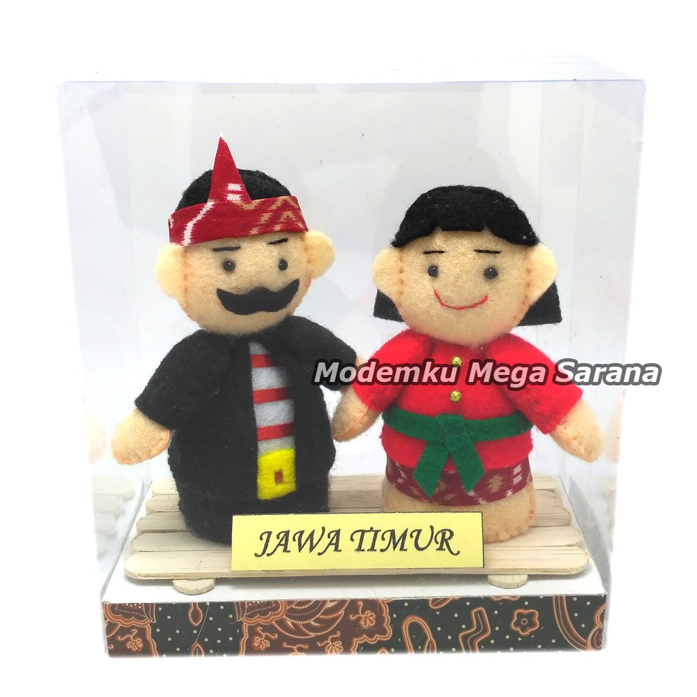 Boneka Pakaian Adat Jawa Timur