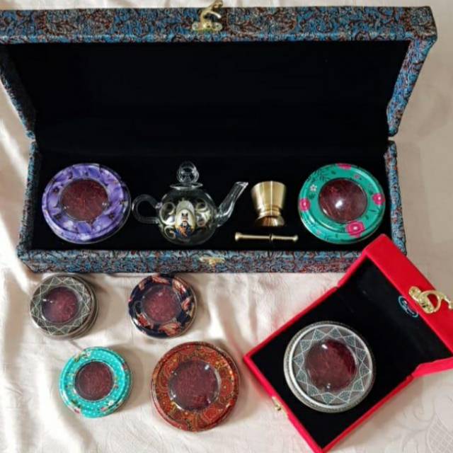 

Safron saffron super negin utuh 10 gram saffron Dan packing luxury