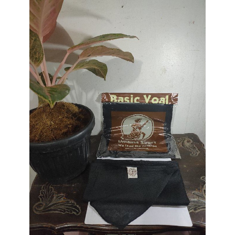 Hijab / Kerudung UMAMA Segi Empat Basic Voal polos Warna Hitam / Black