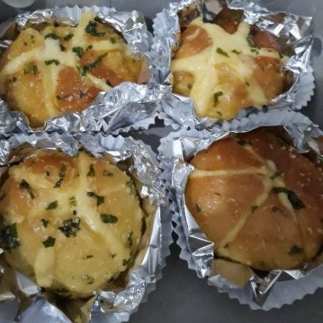 

Korean cream cheese garlic bread isi 4 pcs /pack