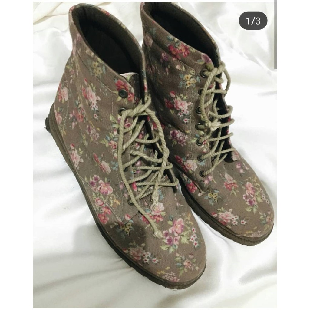 KHAKIKAKIKU FLORAL BOOTS (bekas)