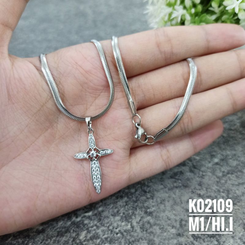 Kalung Xuping Salib Zircon Silver K02109