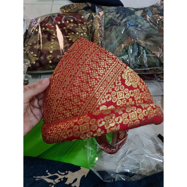 Tanjak / topi khas palembang