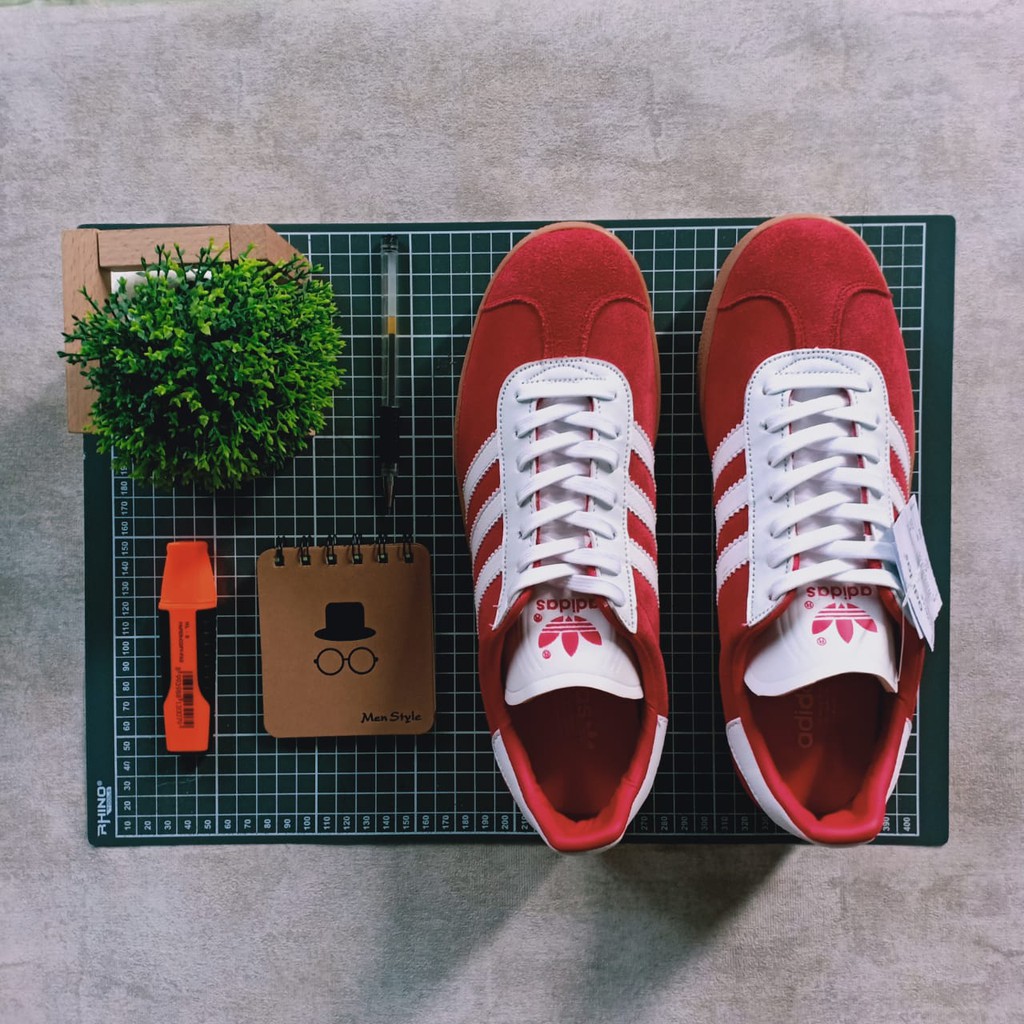 red adidas gazelle shoes