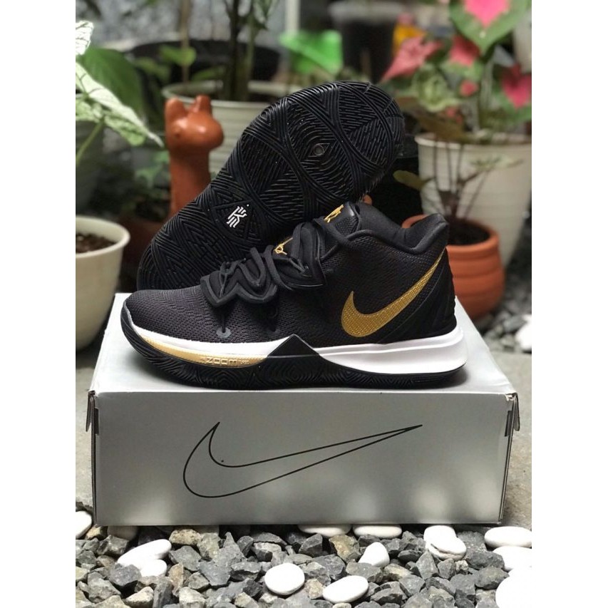 Nike Kyrie v Black Gold