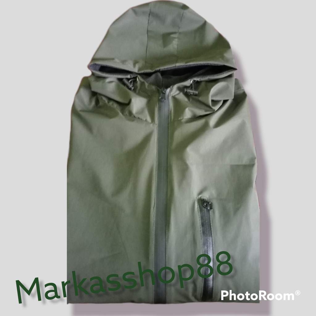 Jaket waterproof / jaket gunung / jaket anti air