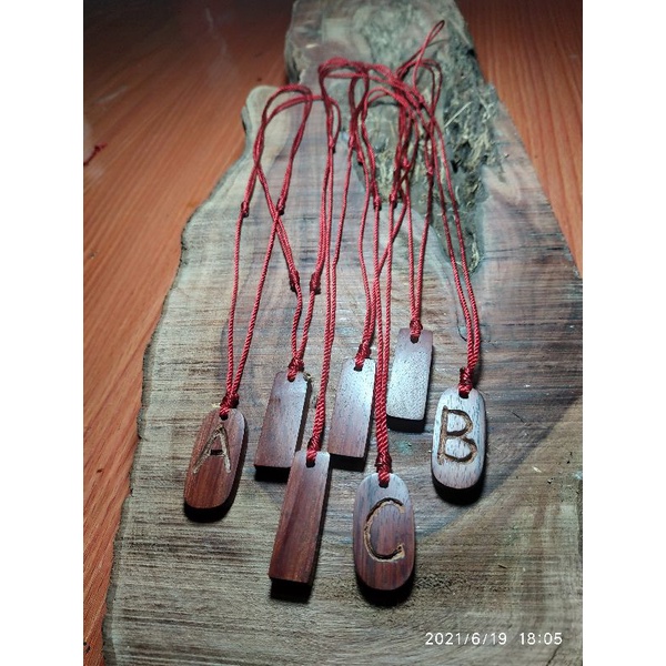Kalung kayu nagasari ukir huruf inisial nama | Kalung etnik | kalung kayu