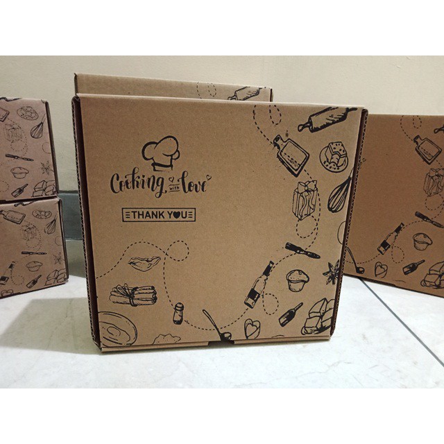 

Kardus kue box pizzahampers 22x22x7 cm + cetakan cooking love